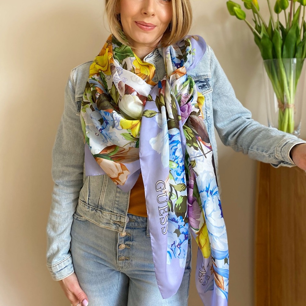 New GUESS Lavender Scarf
